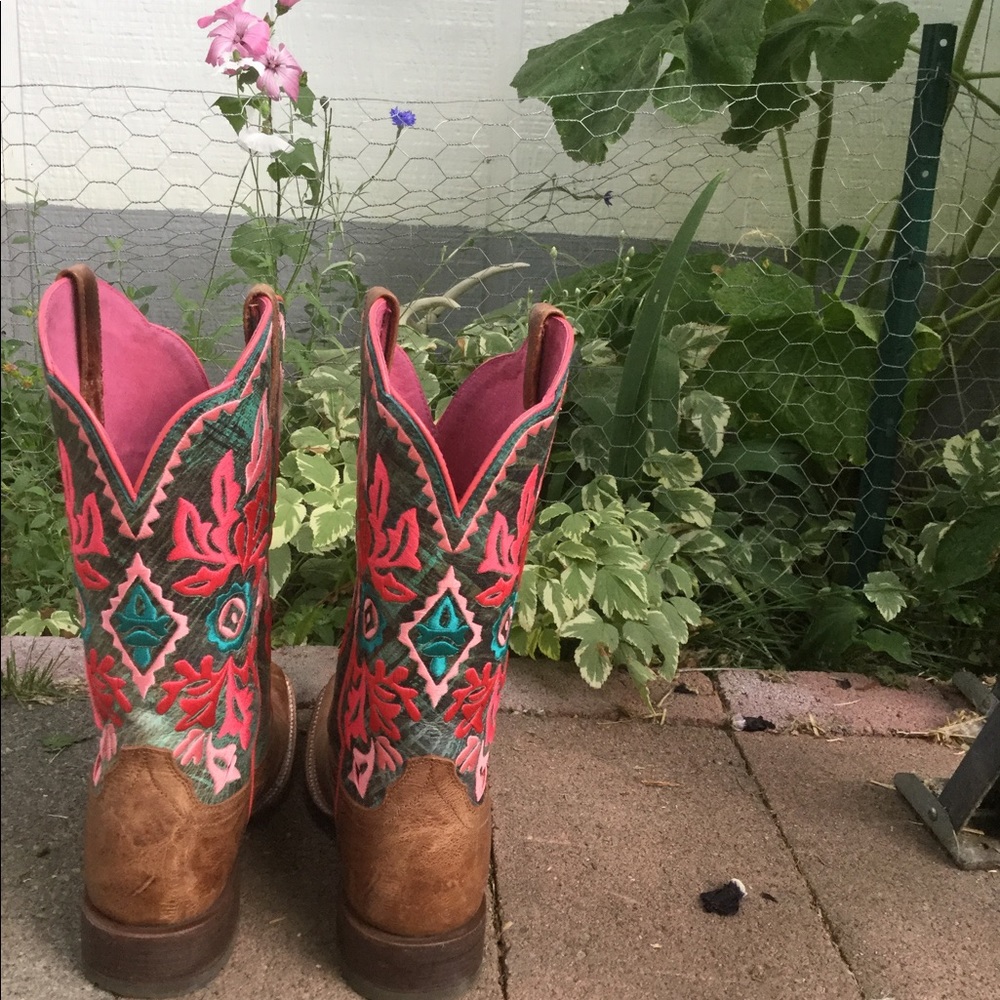 Ariat Magnolia square toes western boot